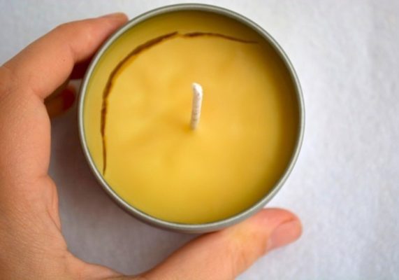 Nhiệt độ quá lạnh gây nứt bề mặt sáp nến