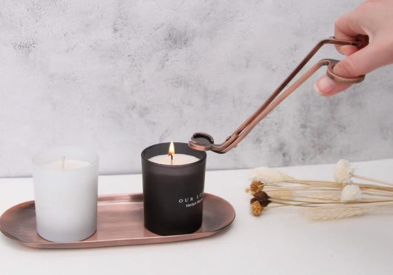 Việc giữ cho bấc nến có độ dài phù hợp trước mỗi lần đốt là rất quan trọng