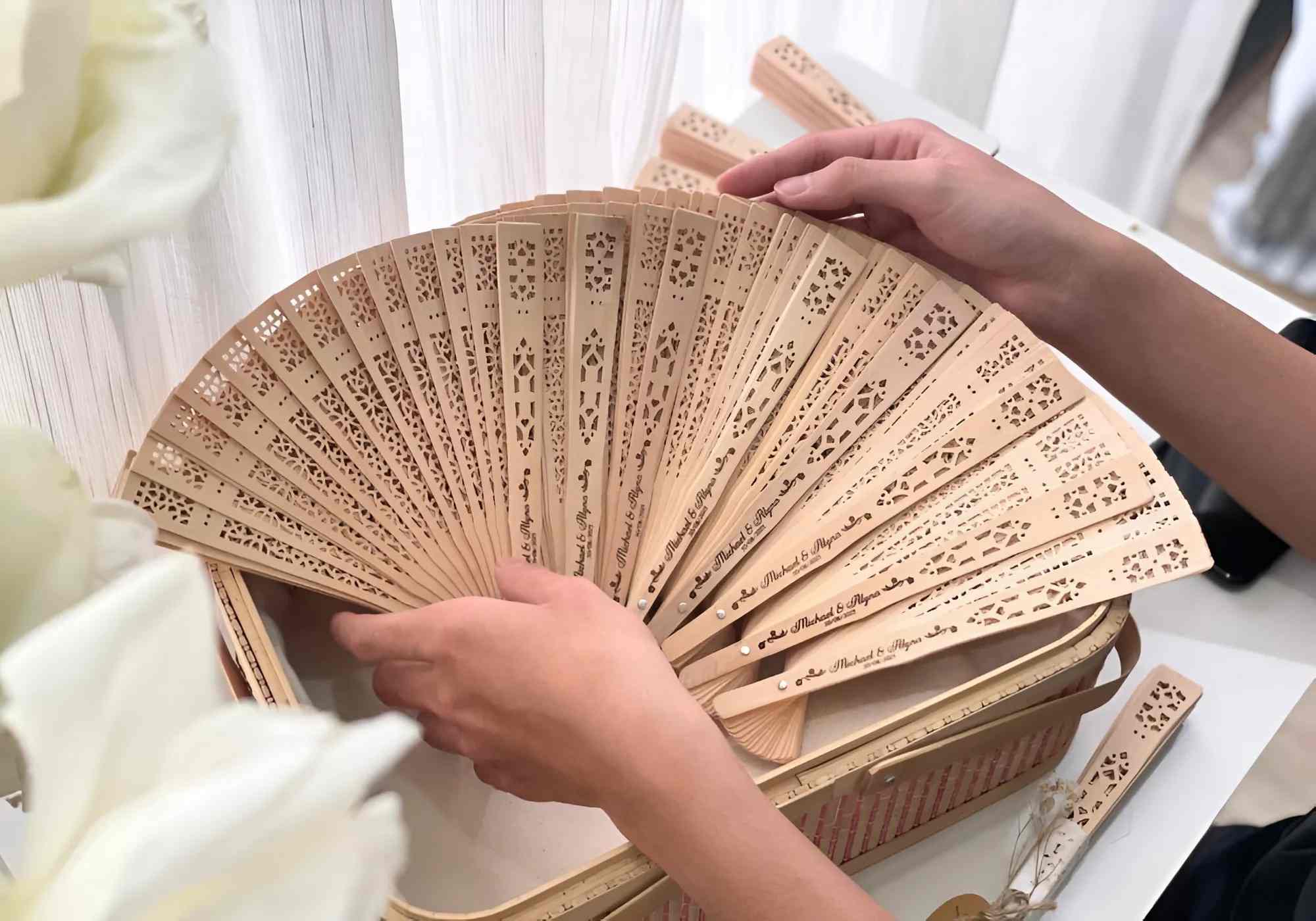 Quạt gỗ quà tặng đáp lễ của Fig.