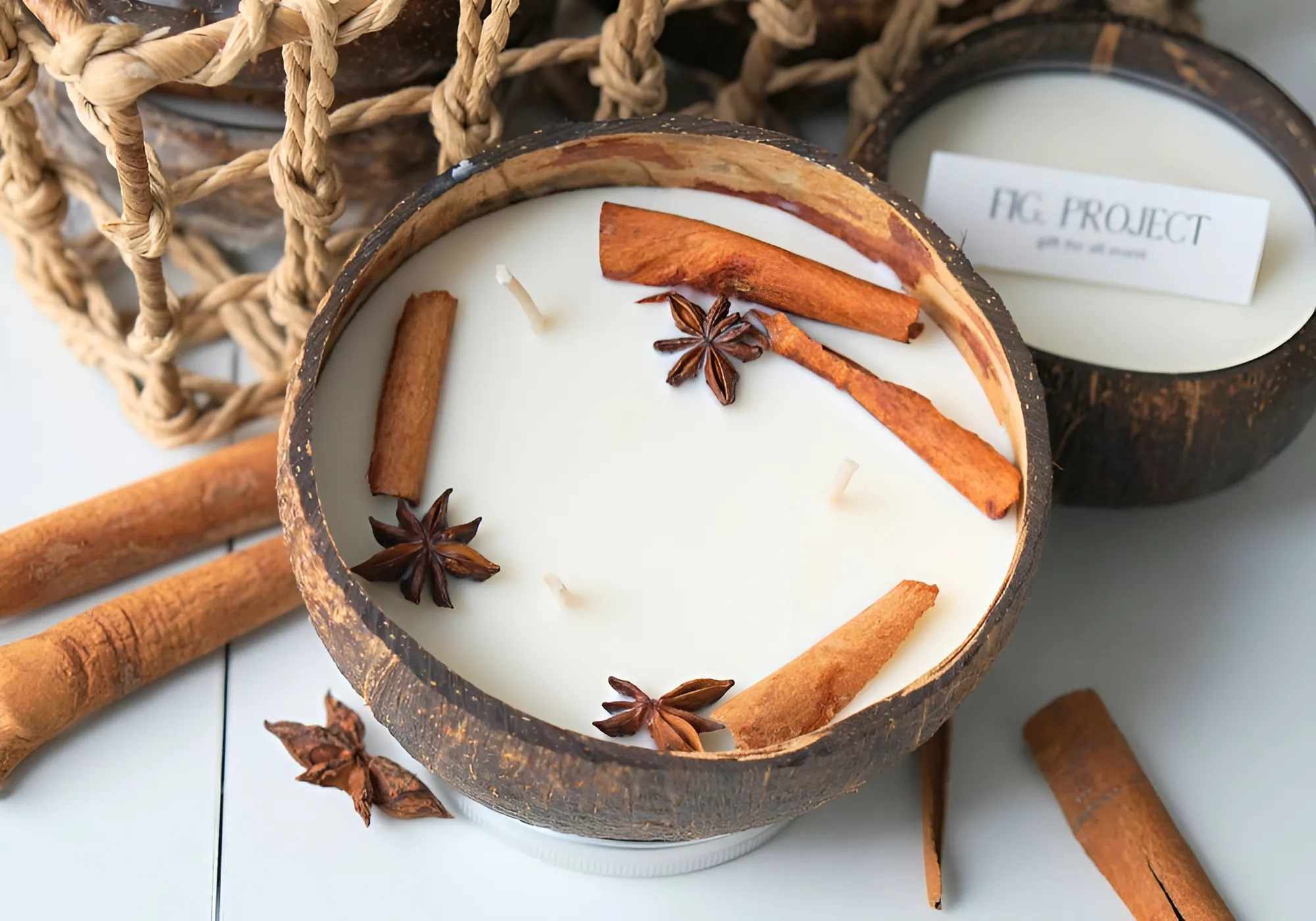Nến thơm gáo dừa đáp lễ của nhà Fig.