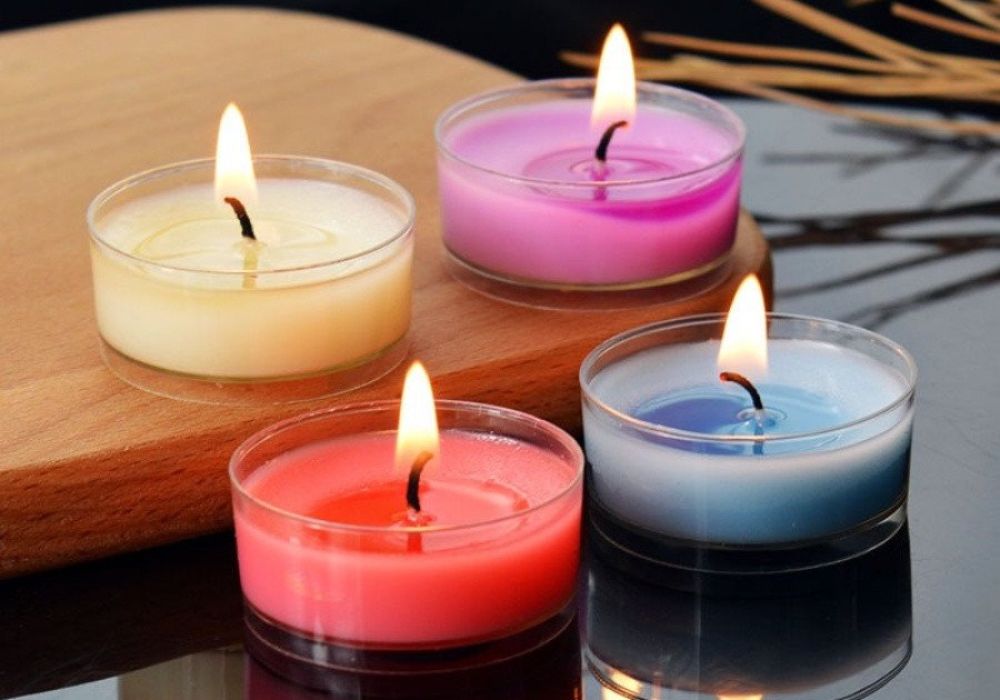 Vỏ đựng nến tealight phổ biến nhất là nhôm mỏng hoặc nhựa