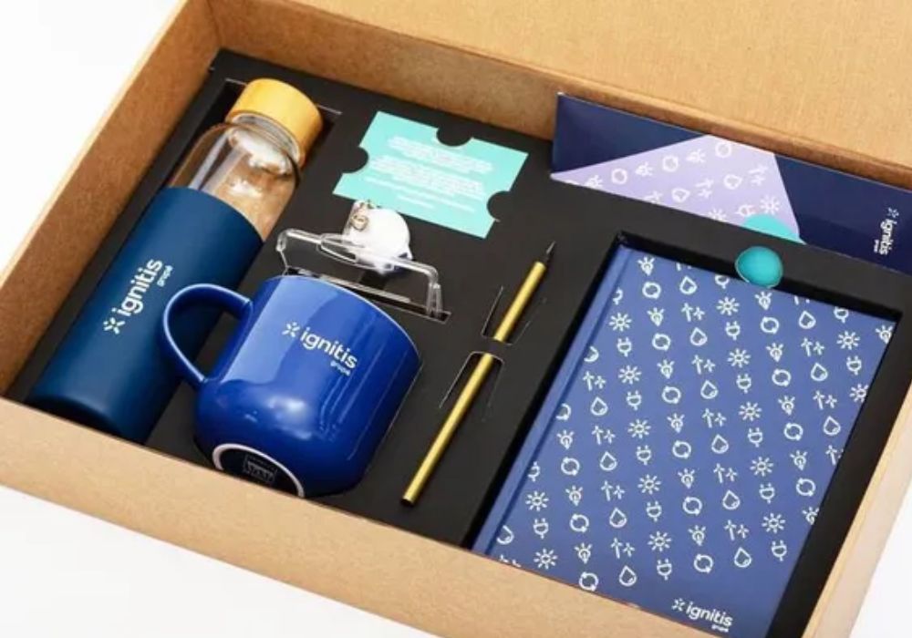 Mỗi set quà tặng doanh nghiệp là một công cụ thể hiện hình ảnh công ty